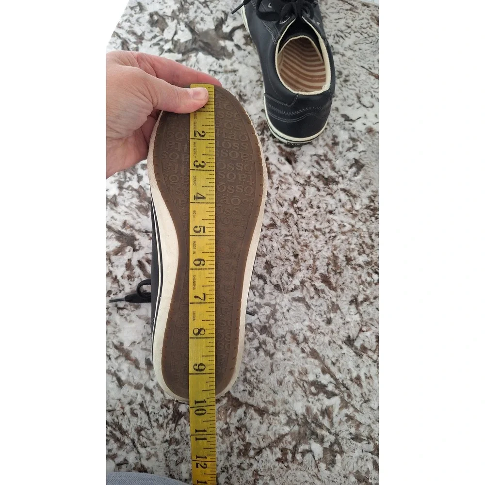 Taos Footwear brand taos